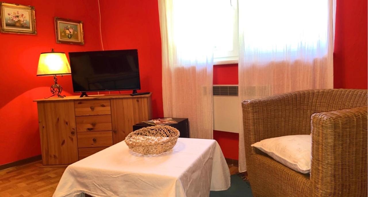 Gemutliches Zimmer Im Innenhof Jois Exterior foto